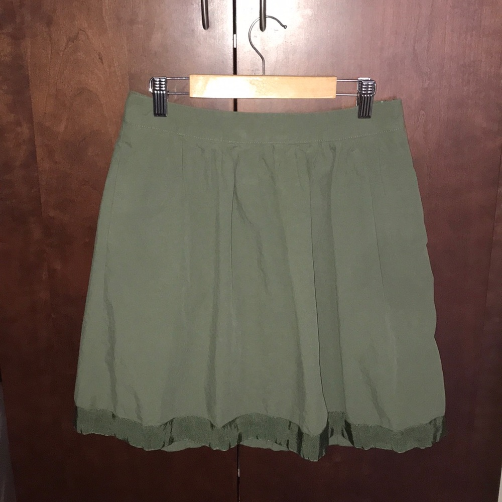 🍌 Banana Republic Pleated Skirt